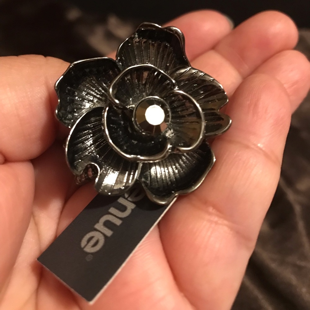 Gunmetal black flower ring one size - Picture 6 of 8
